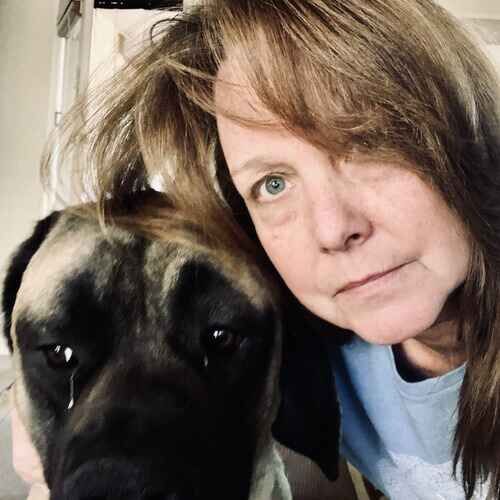 Pet sitter Heather posing with a Mastiff during overnight pet sitting in Peoria AZ