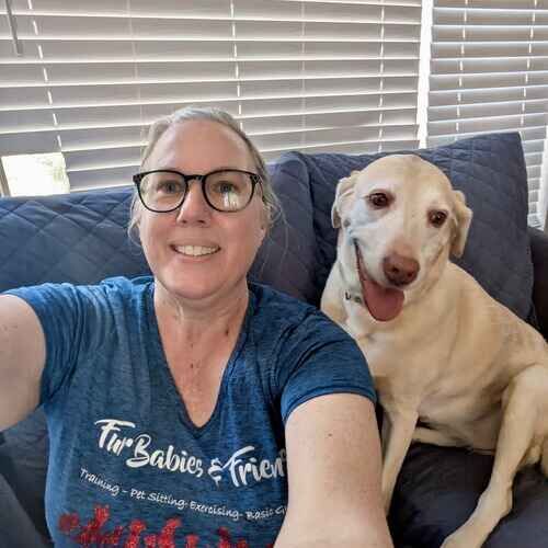 Pet sitter Karen takes selfie wit yellow Lab Molly during dog sitting in Peoria, AZ